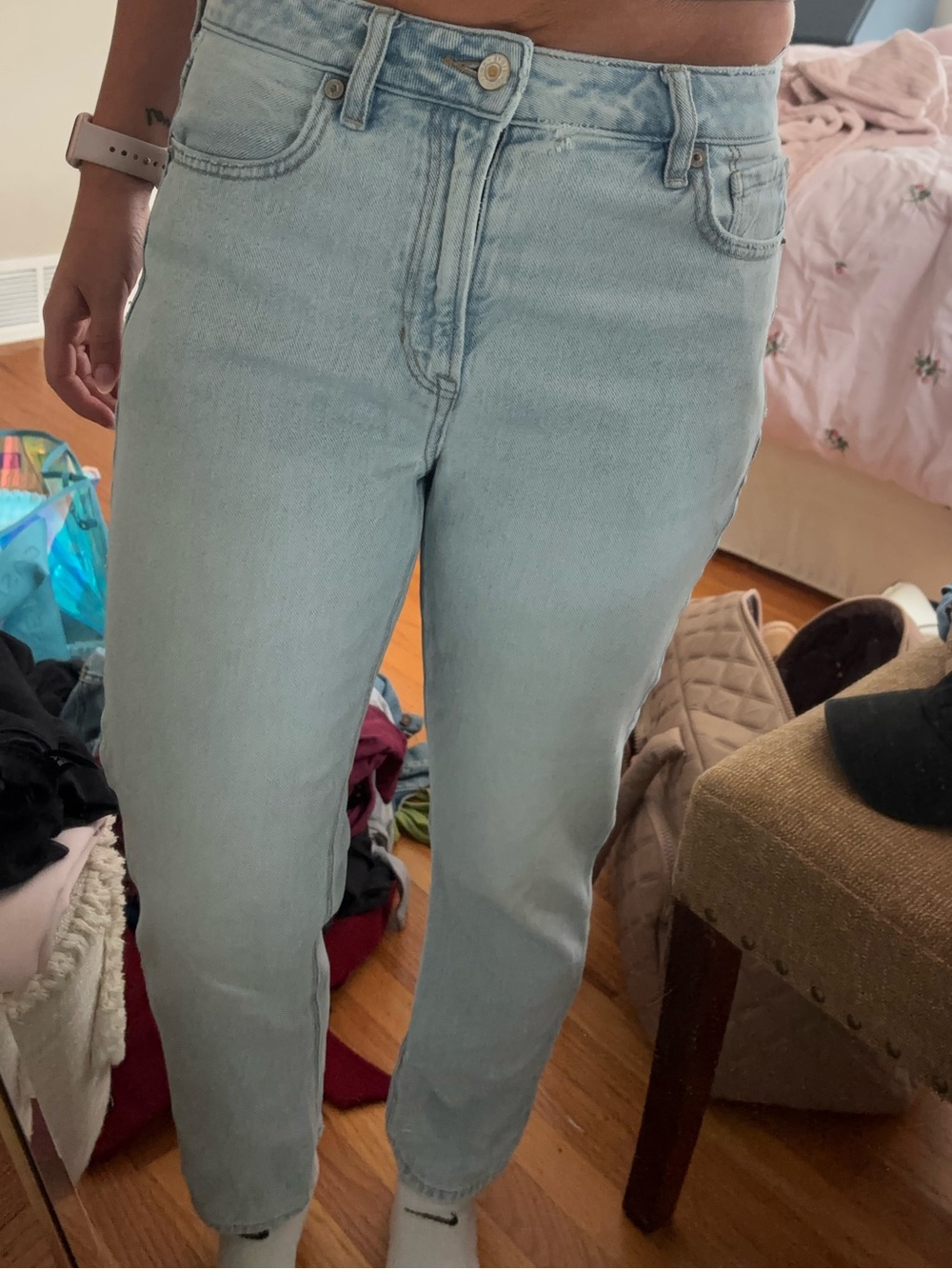American Eagle Strigid Mom Jeans Light Wash